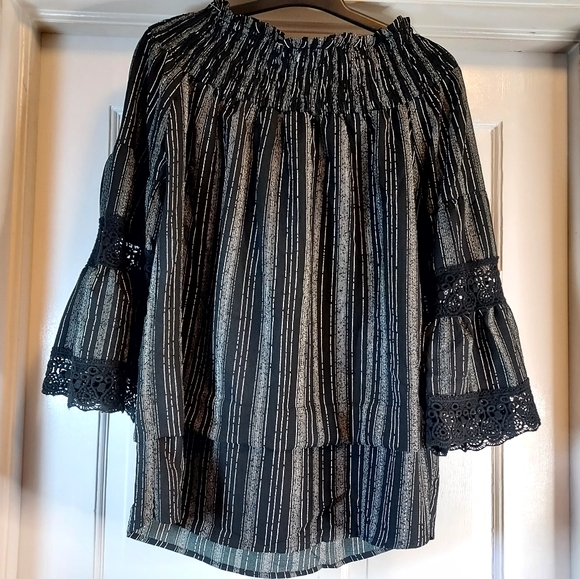 Kiwi + Punch Off Shoulder Blouse, size M - Picture 6 of 8